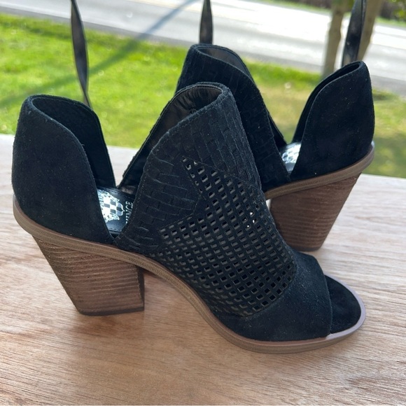Vince Camuto Booties VC-Fritzey Black Brown Cut Out Chunky Heels Bootie Size 7 - Picture 8 of 11